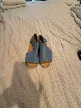Bueno Kale Asymmetrical Flat Leather Sandals in Blue